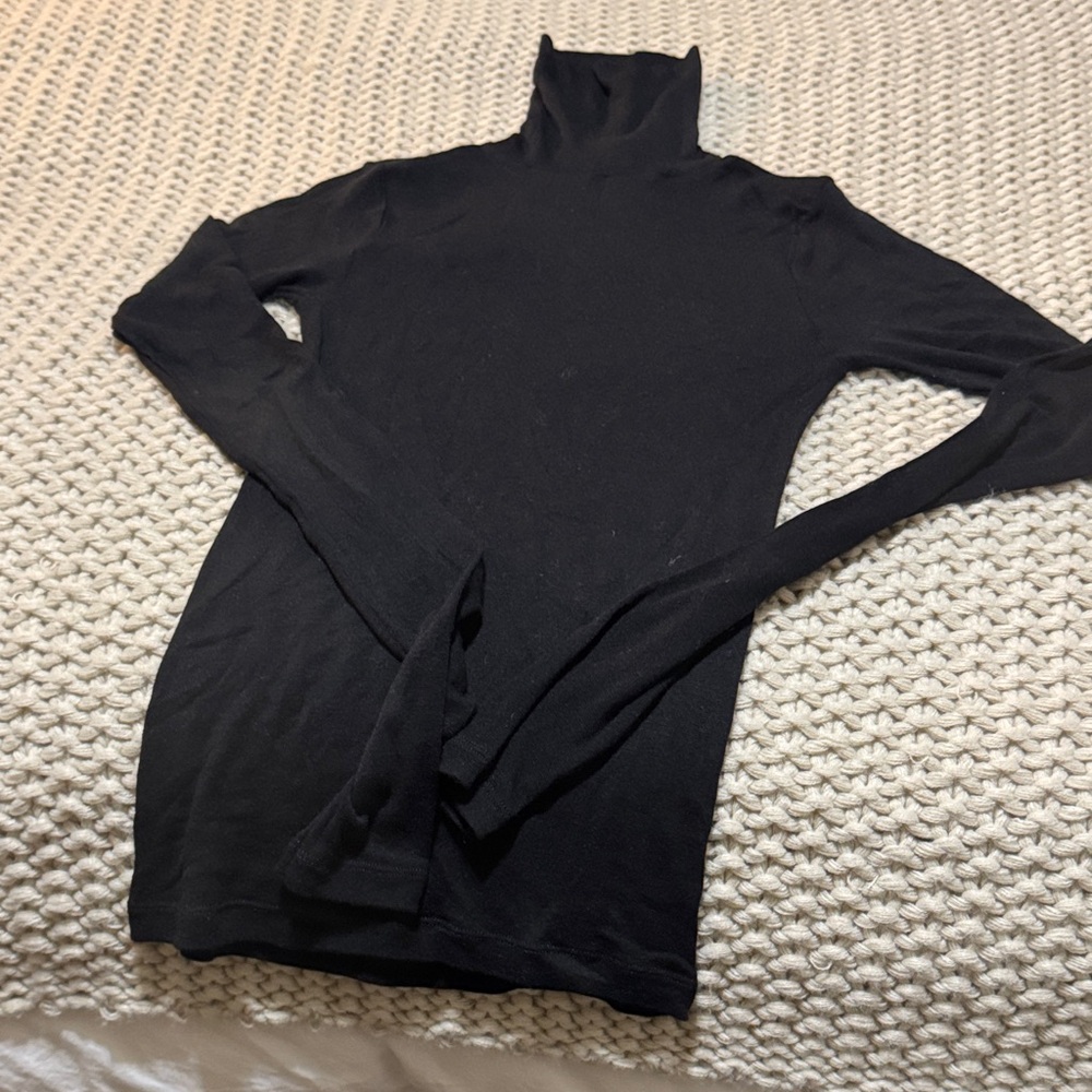 Soldout nyc cashmere turtleneck
